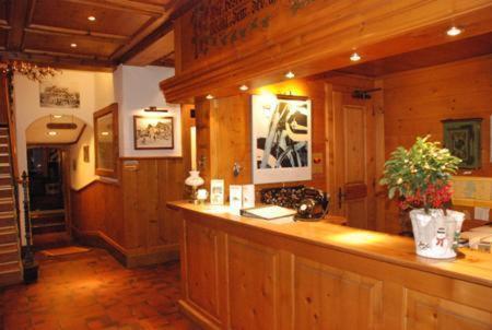 Hotel Saanerhof Gstaad Exterior photo